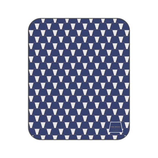 Stylish Picnic Blanket for Outdoor Adventures - Geometric Design