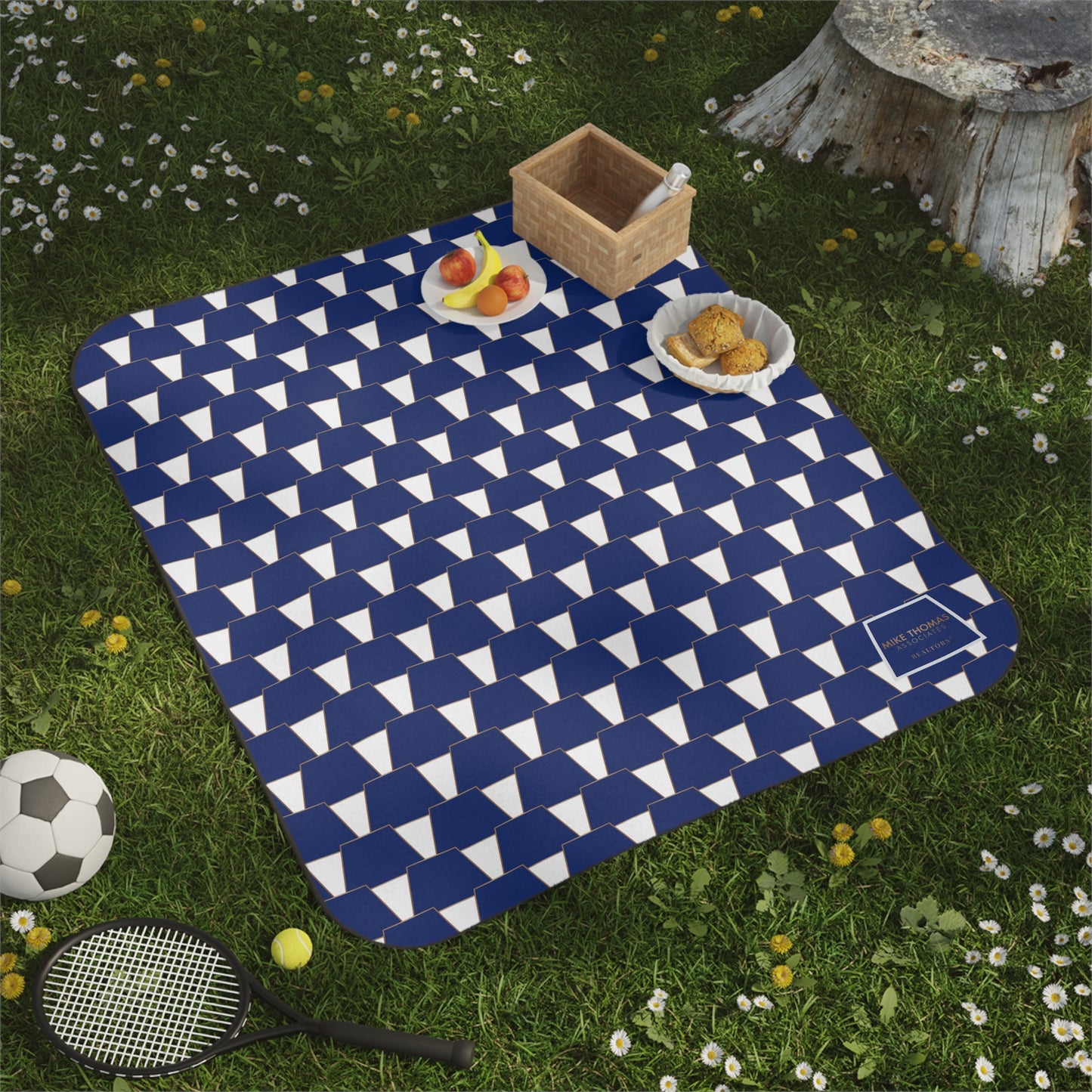 Stylish Picnic Blanket for Outdoor Adventures - Geometric Design