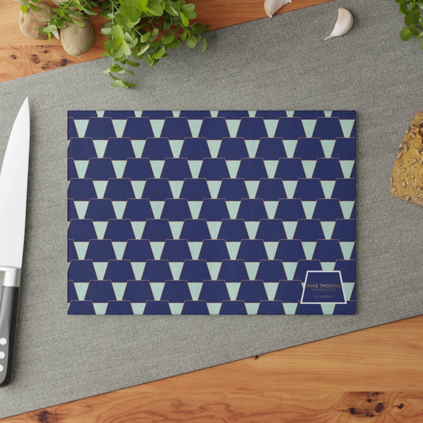 Stylish Glass Cutting Board - Modern Kitchen Decor, Gift for Chefs, Housewarming, Wedding, Minimalist Design
